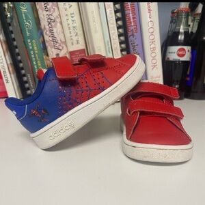 ADIDAS ADVANTAGE  SPIDERMAN TODDLER/baby SHOES RED BLUE SIZE 5K (used)